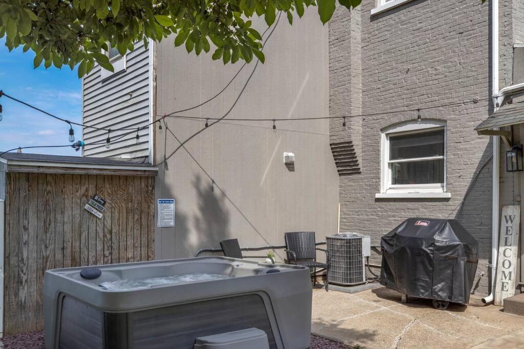 Rare City Home W/ Backyard Fire-Pit & Hottub Lancaster Ngoại thất bức ảnh