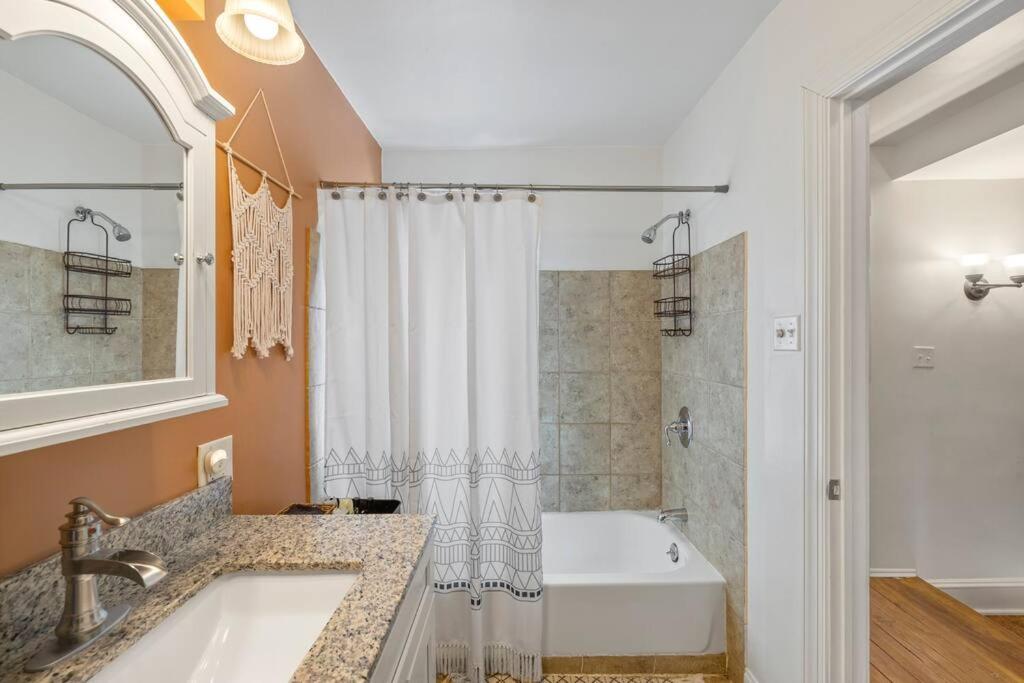 Rare City Home W/ Backyard Fire-Pit & Hottub Lancaster Ngoại thất bức ảnh