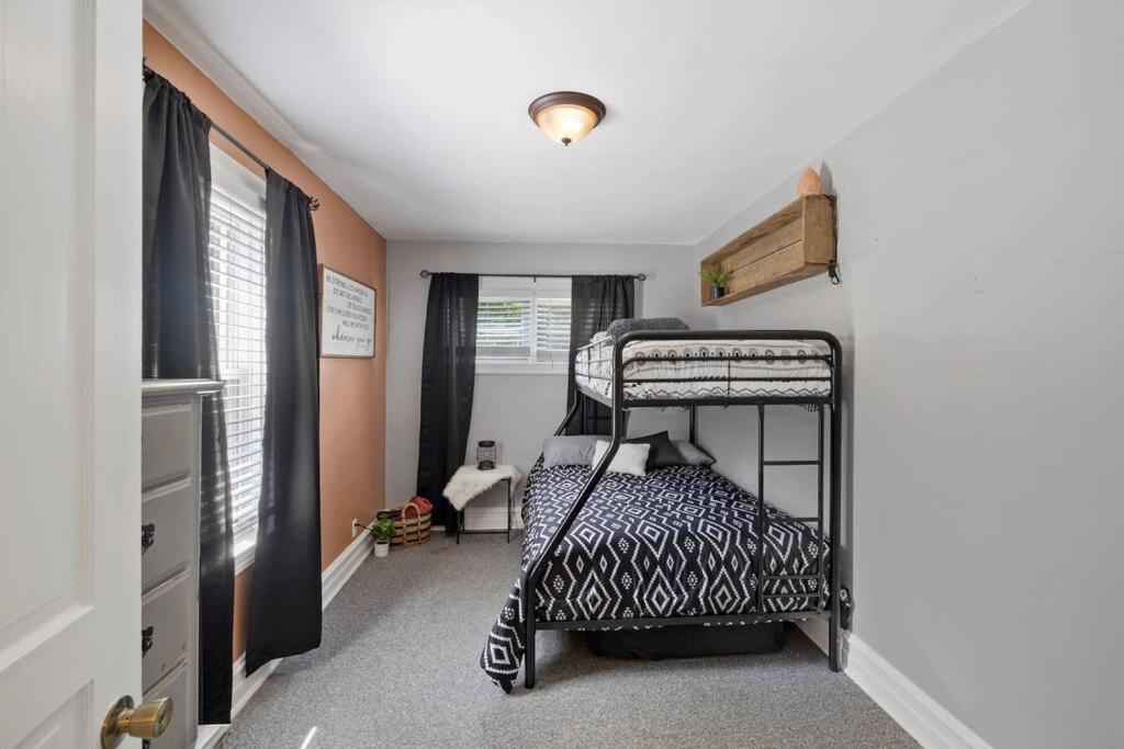 Rare City Home W/ Backyard Fire-Pit & Hottub Lancaster Ngoại thất bức ảnh