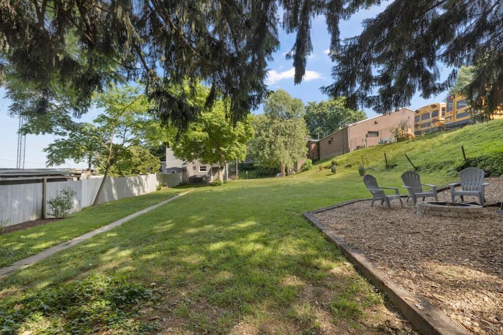 Rare City Home W/ Backyard Fire-Pit & Hottub Lancaster Ngoại thất bức ảnh