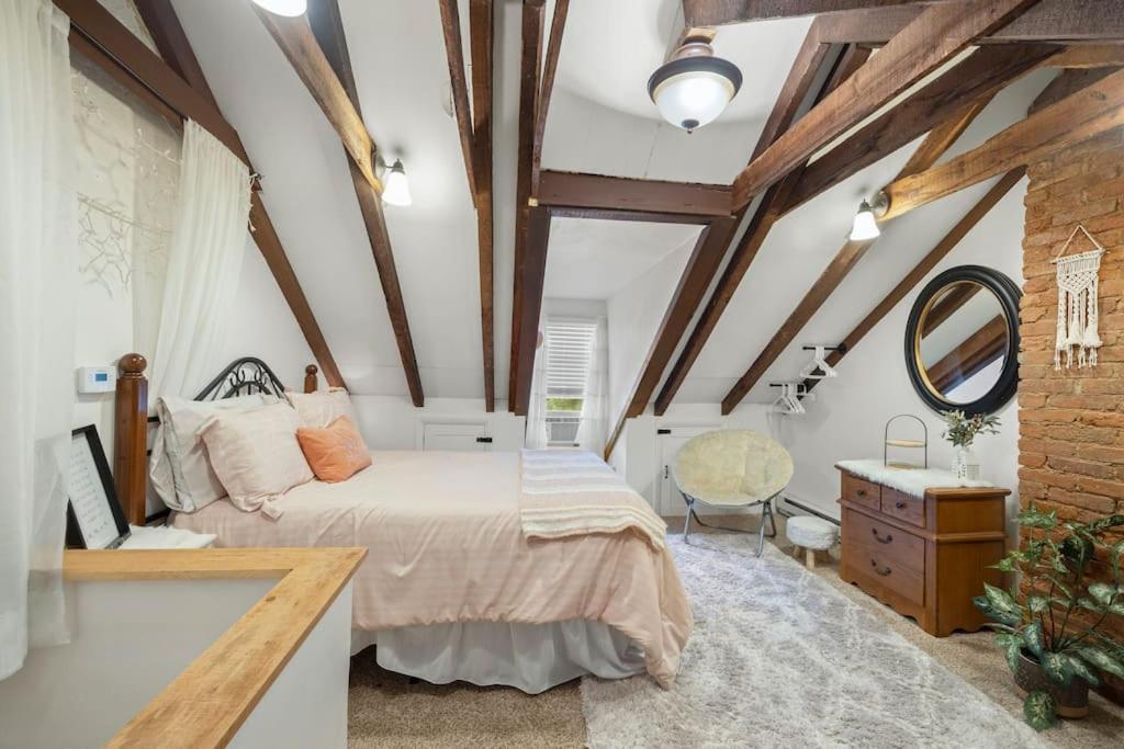 Rare City Home W/ Backyard Fire-Pit & Hottub Lancaster Ngoại thất bức ảnh