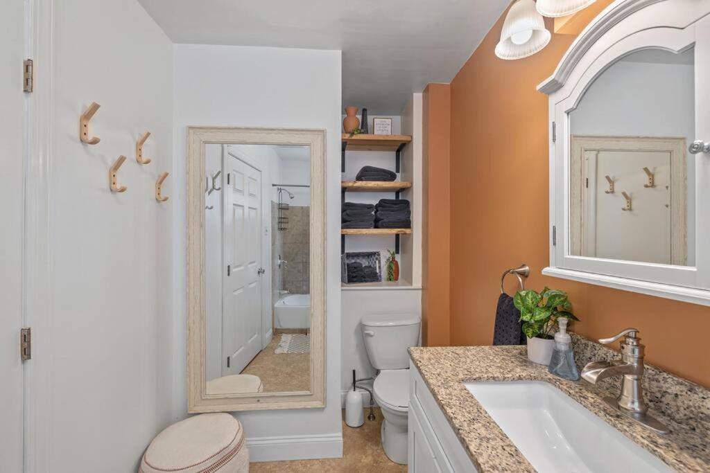 Rare City Home W/ Backyard Fire-Pit & Hottub Lancaster Ngoại thất bức ảnh