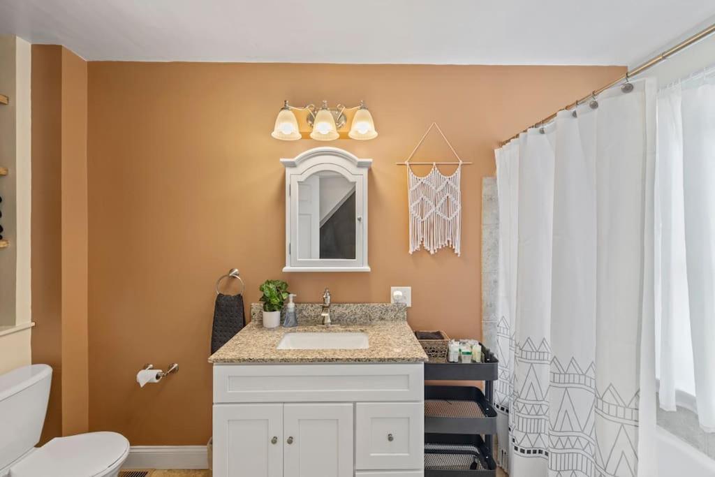 Rare City Home W/ Backyard Fire-Pit & Hottub Lancaster Ngoại thất bức ảnh